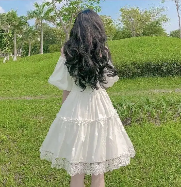 Ảnh Gái Xinh Quay Lưng: Khám Phá Vẻ Đẹp Từ Một Góc Nhìn Khác 3