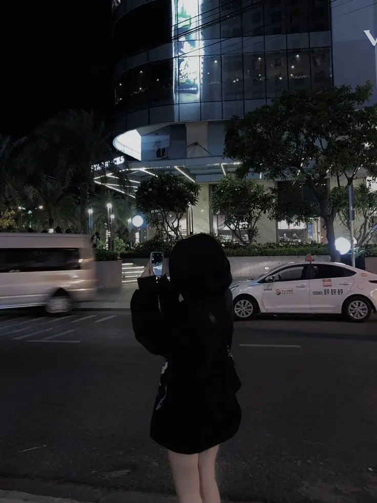 Ảnh Gái Xinh Quay Lưng: Khám Phá Vẻ Đẹp Từ Một Góc Nhìn Khác 12