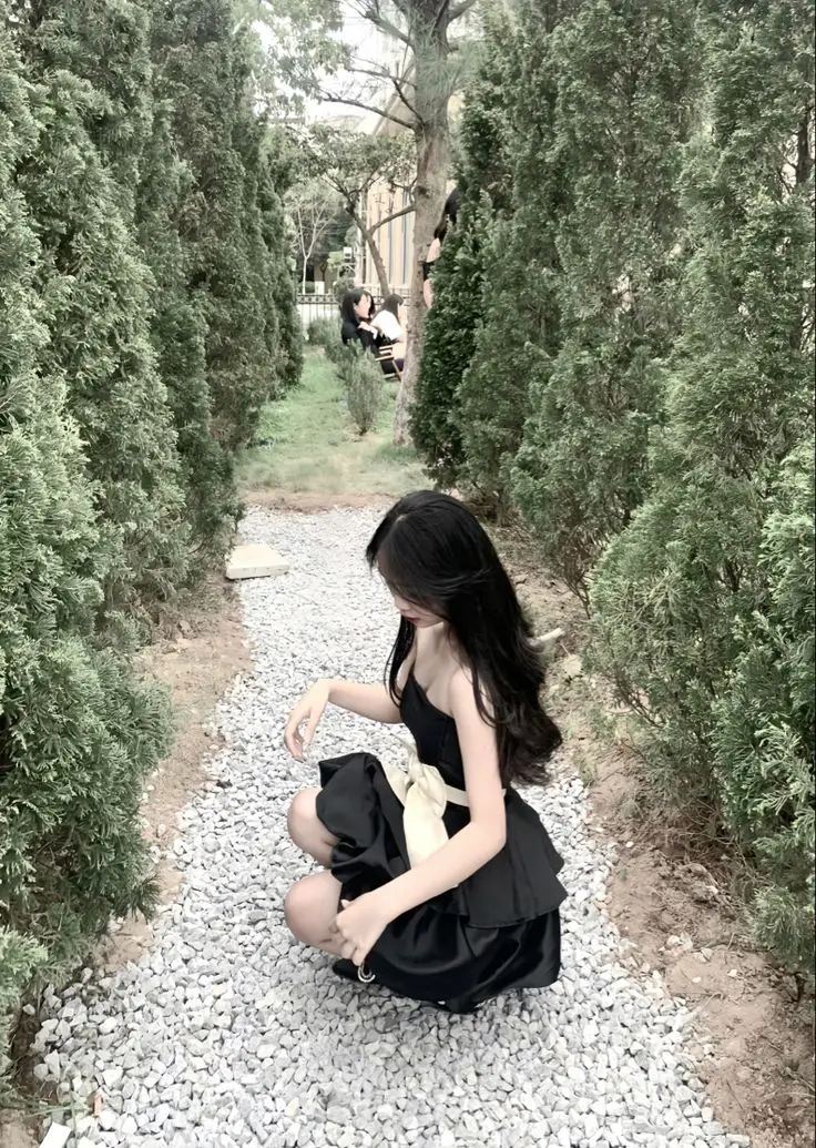 Ảnh Gái Xinh Quay Lưng: Khám Phá Vẻ Đẹp Từ Một Góc Nhìn Khác 13