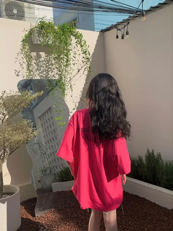 Ảnh Gái Xinh Quay Lưng: Khám Phá Vẻ Đẹp Từ Một Góc Nhìn Khác 15