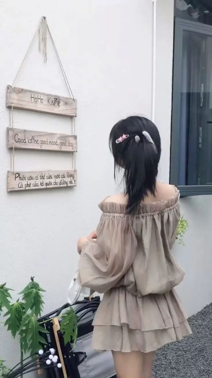 Ảnh Gái Xinh Quay Lưng: Khám Phá Vẻ Đẹp Từ Một Góc Nhìn Khác 21