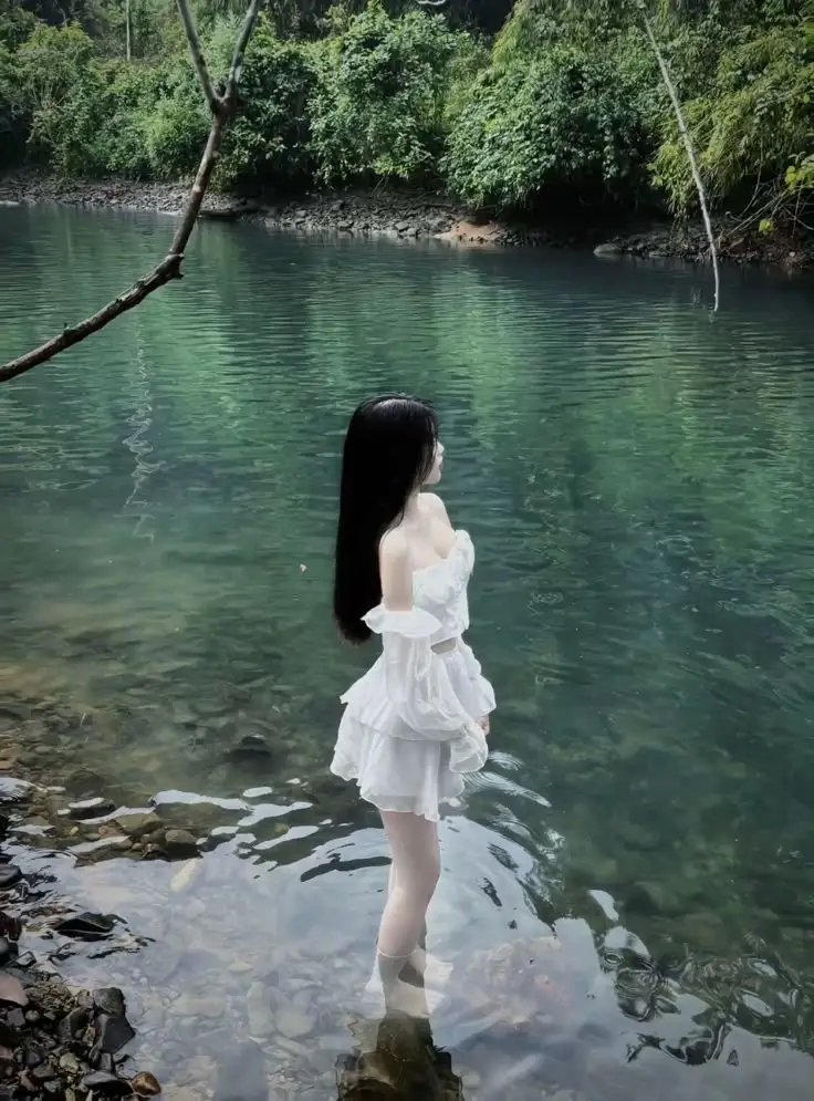 Ảnh Gái Xinh Quay Lưng: Khám Phá Vẻ Đẹp Từ Một Góc Nhìn Khác 27