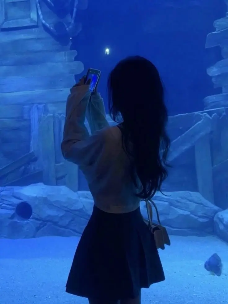 Ảnh Gái Xinh Quay Lưng: Khám Phá Vẻ Đẹp Từ Một Góc Nhìn Khác 34