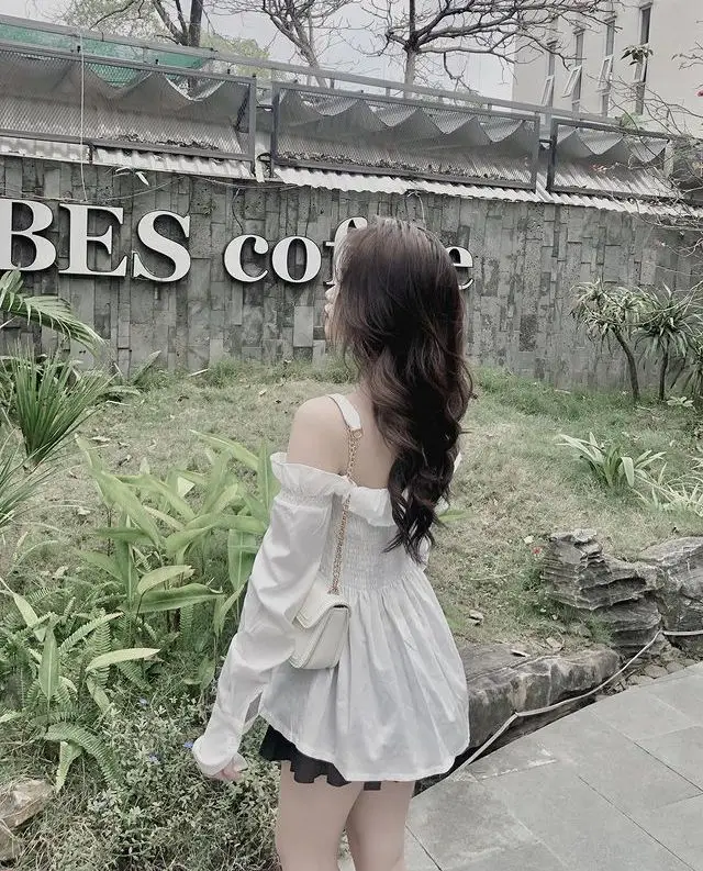 Ảnh Gái Xinh Quay Lưng: Khám Phá Vẻ Đẹp Từ Một Góc Nhìn Khác 37