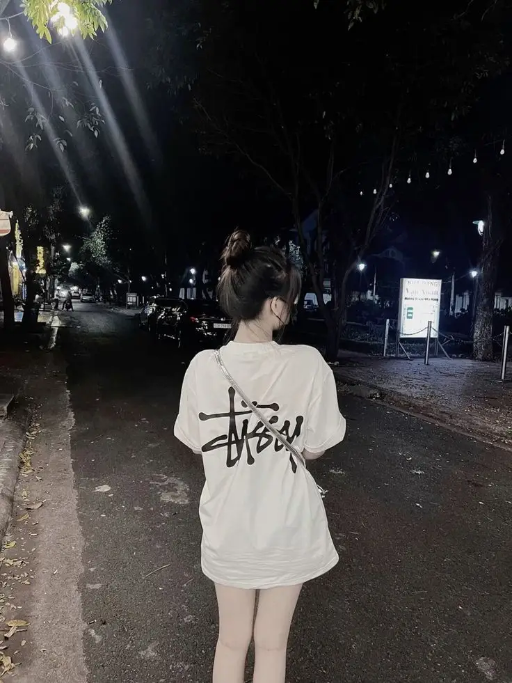 Ảnh Gái Xinh Quay Lưng: Khám Phá Vẻ Đẹp Từ Một Góc Nhìn Khác 40