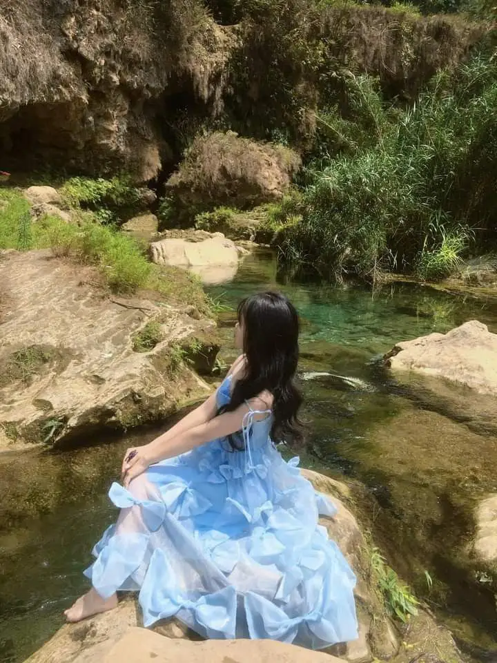 Ảnh Gái Xinh Quay Lưng: Khám Phá Vẻ Đẹp Từ Một Góc Nhìn Khác 41