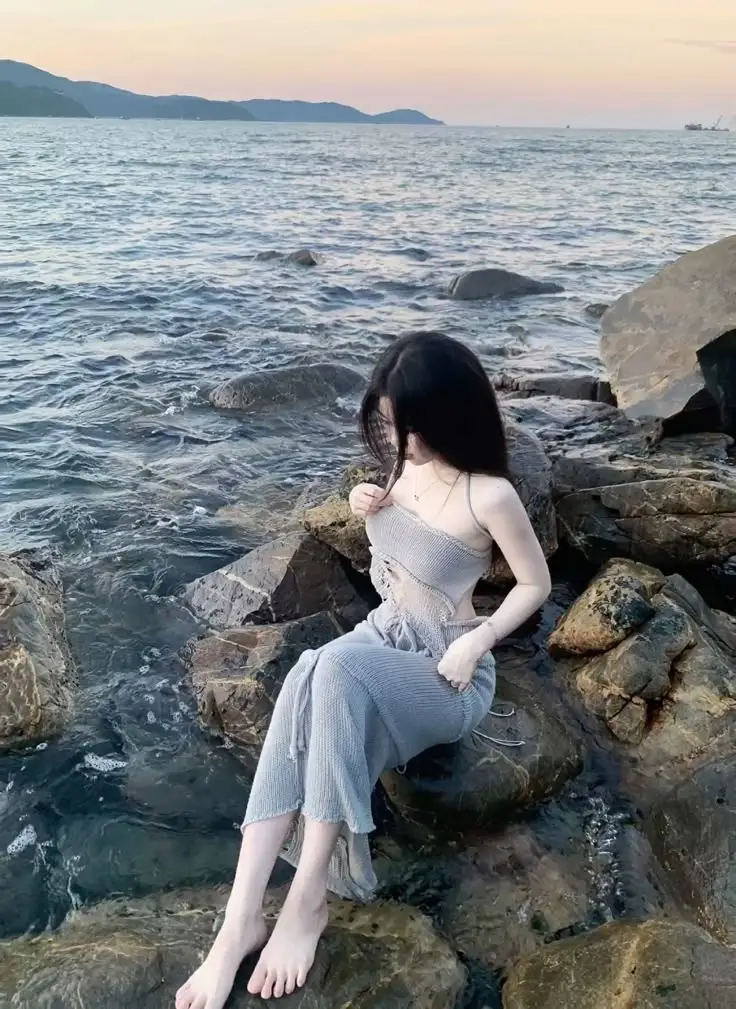 Ảnh Gái Xinh Quay Lưng: Khám Phá Vẻ Đẹp Từ Một Góc Nhìn Khác 44