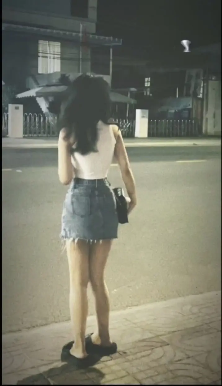 Ảnh Gái Xinh Quay Lưng: Khám Phá Vẻ Đẹp Từ Một Góc Nhìn Khác 46