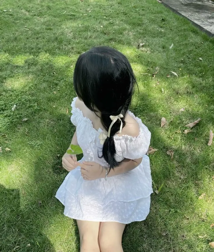 Ảnh Gái Xinh Quay Lưng: Khám Phá Vẻ Đẹp Từ Một Góc Nhìn Khác 51