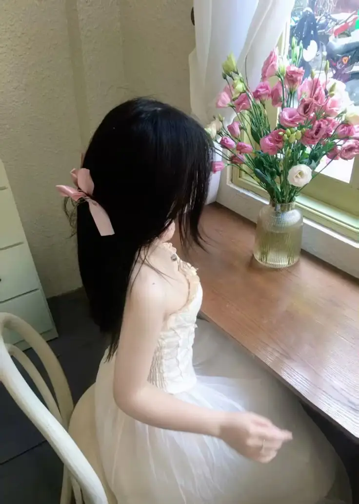 Bộ sưu tập ảnh gái xinh tóc dài che mặt 8