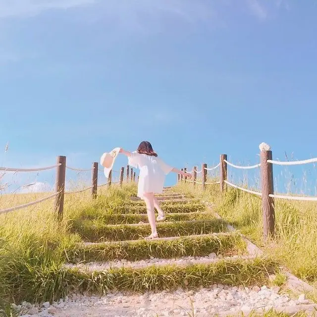 Bầu Trời Xanh: Ảnh Avatar Đẹp Dành Cho Con Gái 36