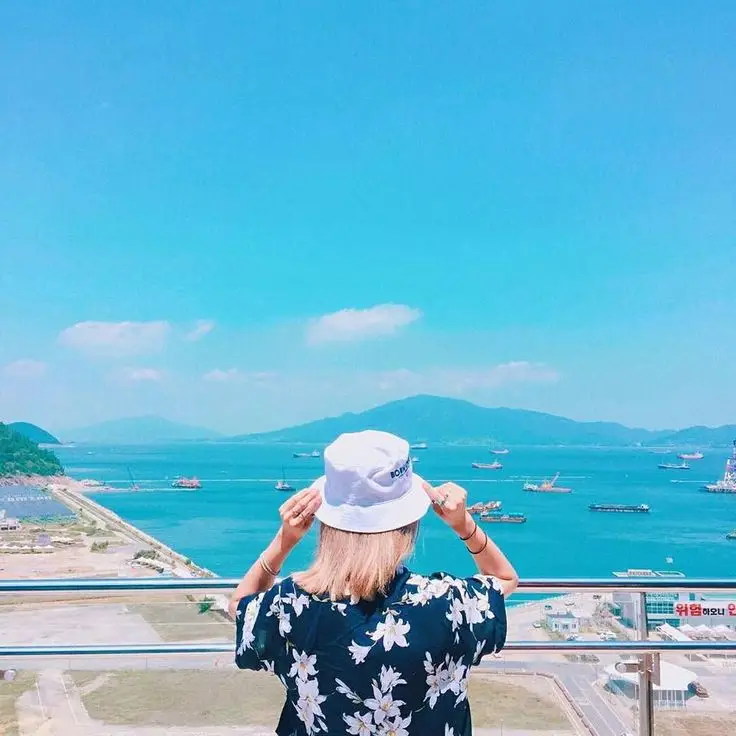 Bầu Trời Xanh: Ảnh Avatar Đẹp Dành Cho Con Gái 76