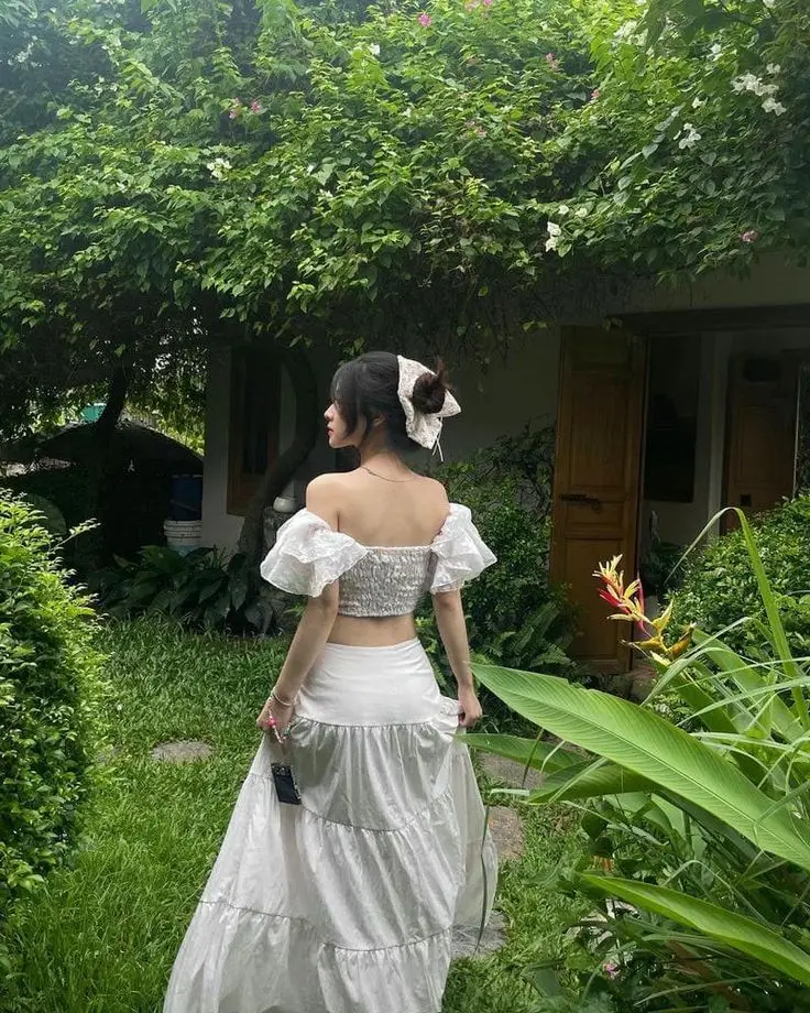 Che Mặt Gái Xinh Mặc Váy Trắng Ngắn 1