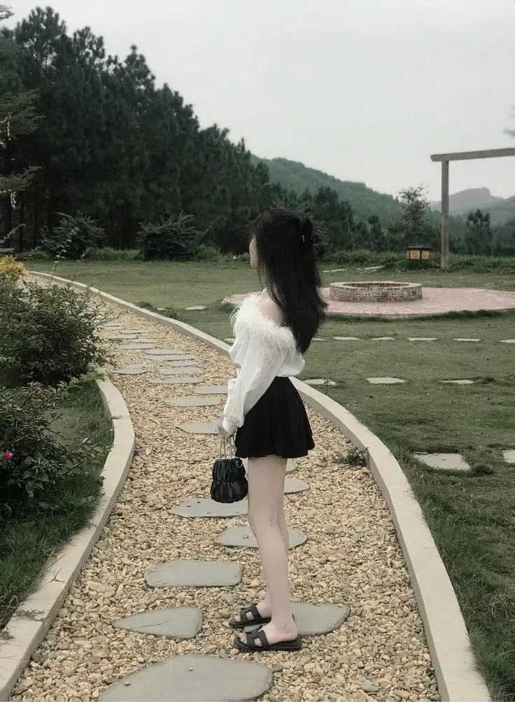 Che Mặt Gái Xinh Mặc Váy Trắng Ngắn 2