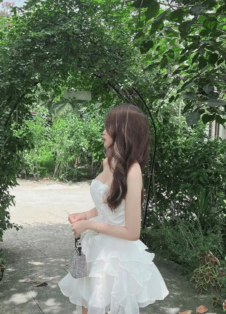 Che Mặt Gái Xinh Mặc Váy Trắng Ngắn 6