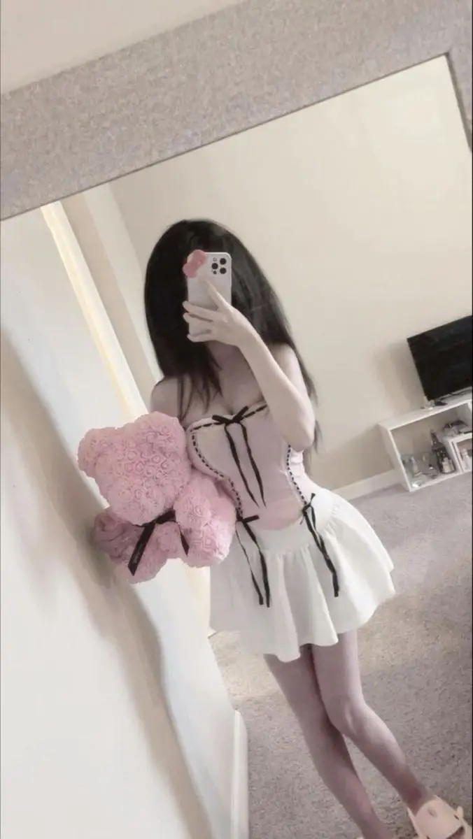 Che Mặt Gái Xinh Mặc Váy Trắng Ngắn 11