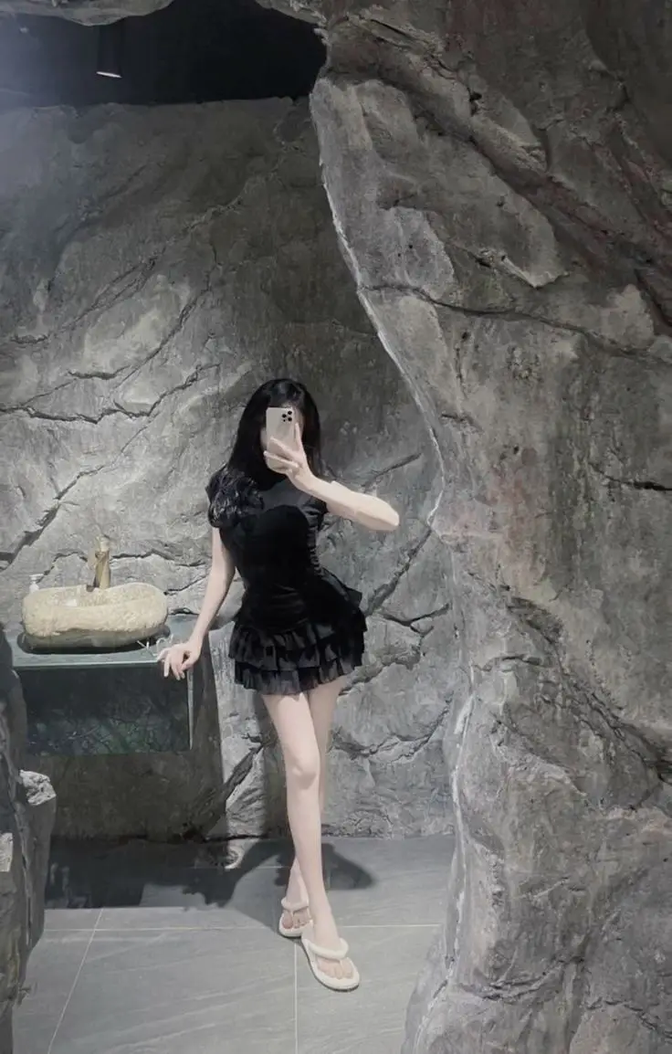 Che Mặt Gái Xinh Mặc Váy Trắng Ngắn 14