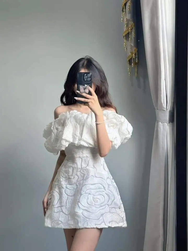 Che Mặt Gái Xinh Mặc Váy Trắng Ngắn 18