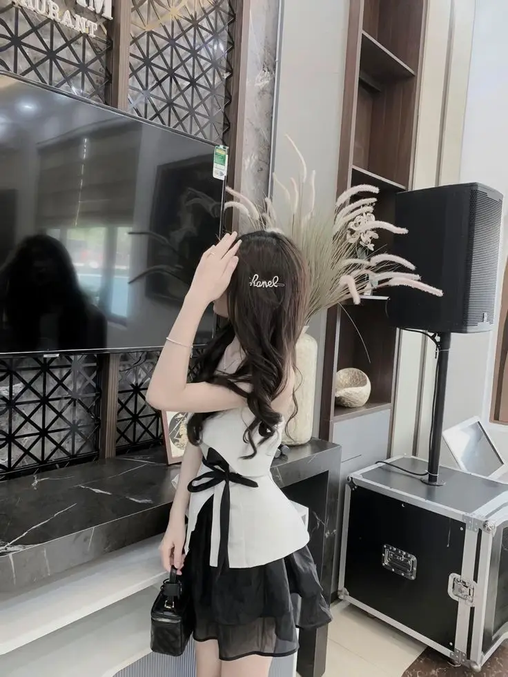 Che Mặt Gái Xinh Mặc Váy Trắng Ngắn 21