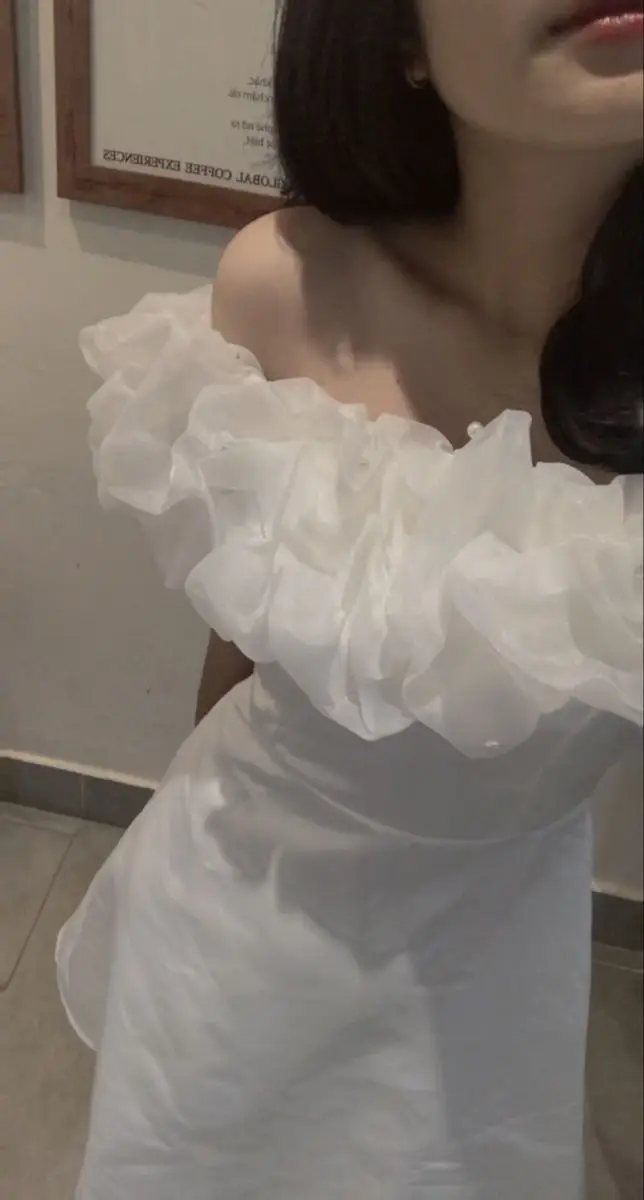 Che Mặt Gái Xinh Mặc Váy Trắng Ngắn 24