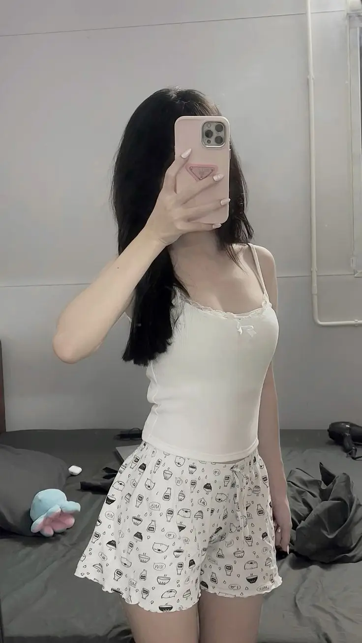 Che Mặt Gái Xinh Mặc Váy Trắng Ngắn 27