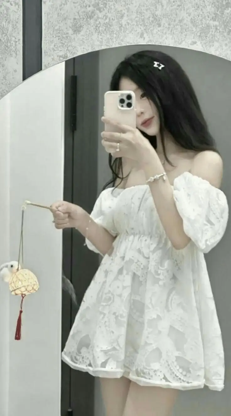 Che Mặt Gái Xinh Mặc Váy Trắng Ngắn 30