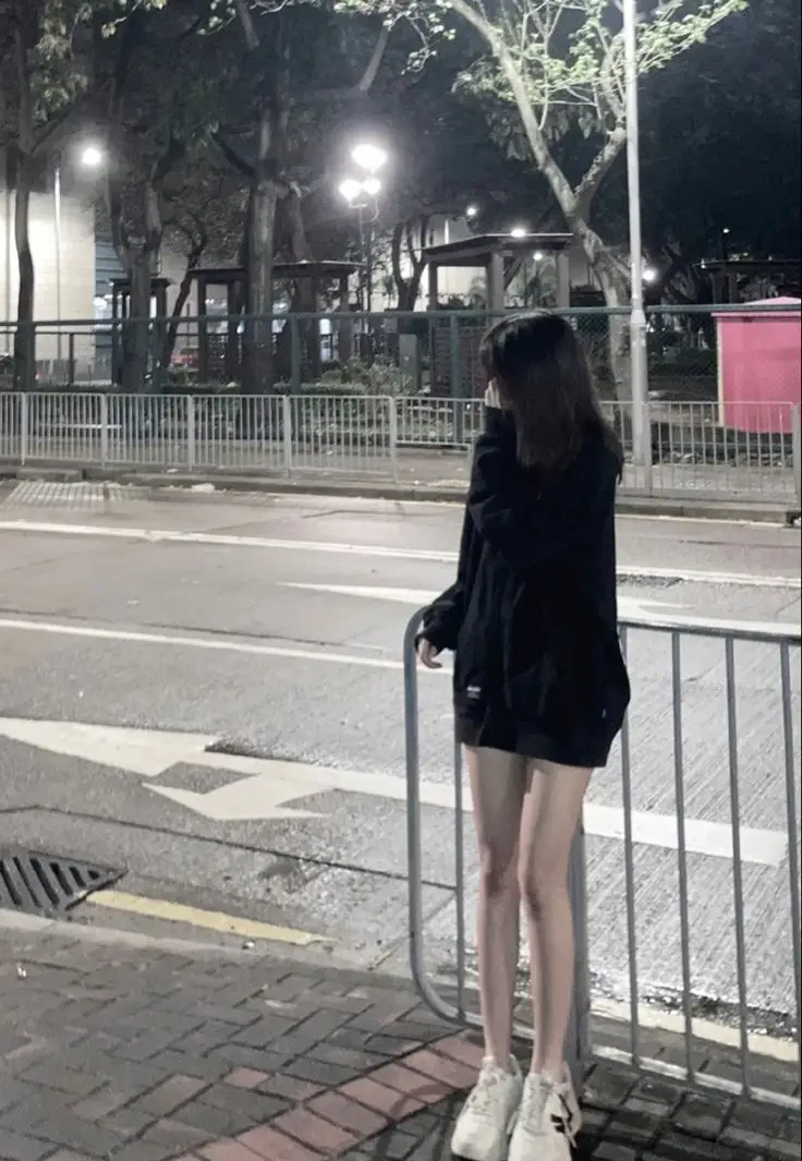 Che Mặt Gái Xinh Mặc Váy Trắng Ngắn 37