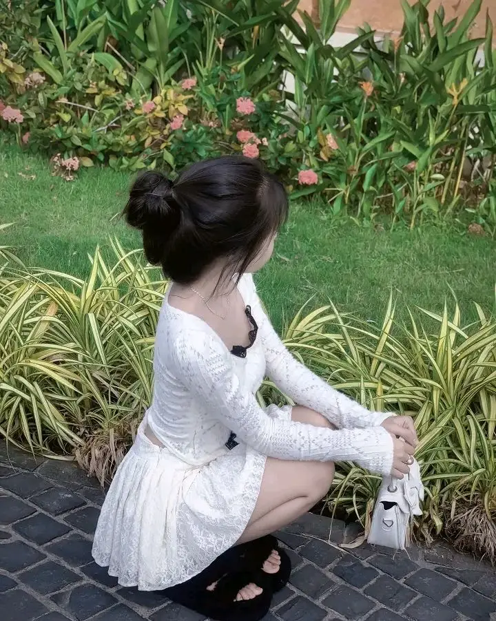 Che Mặt Gái Xinh Mặc Váy Trắng Ngắn 43