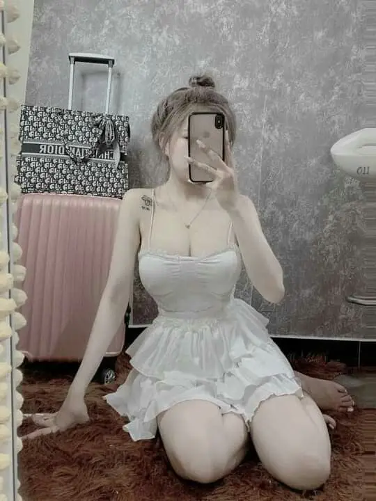 Che Mặt Gái Xinh Mặc Váy Trắng Ngắn 52