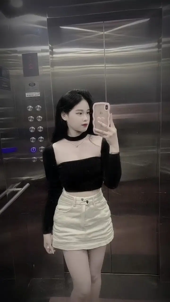 Che Mặt Gái Xinh Mặc Váy Trắng Ngắn 57