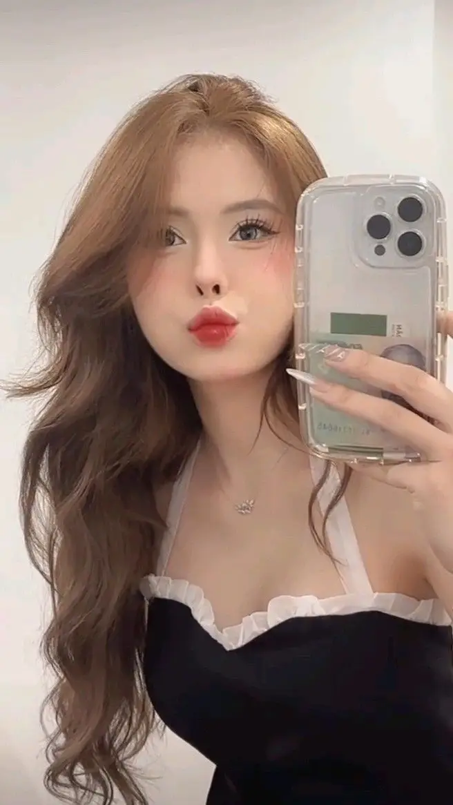 Gái Cấp 2 Show Hàng: Hình Ảnh Gợi Cảm và Sáng Tạo 20