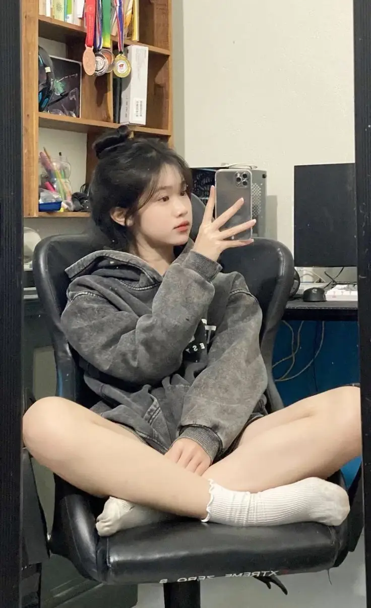 Gái Cấp 2 Show Hàng: Hình Ảnh Gợi Cảm và Sáng Tạo 29