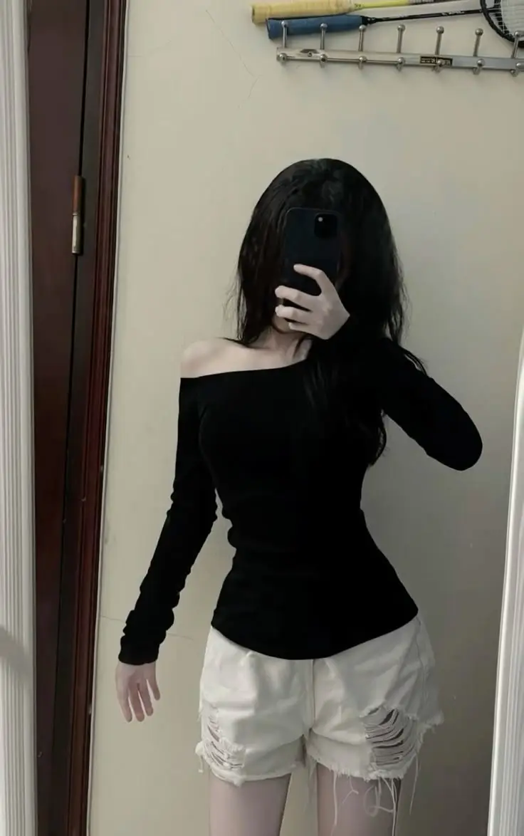 Gái Chụp Ảnh Trước Gương Tự Tin 15