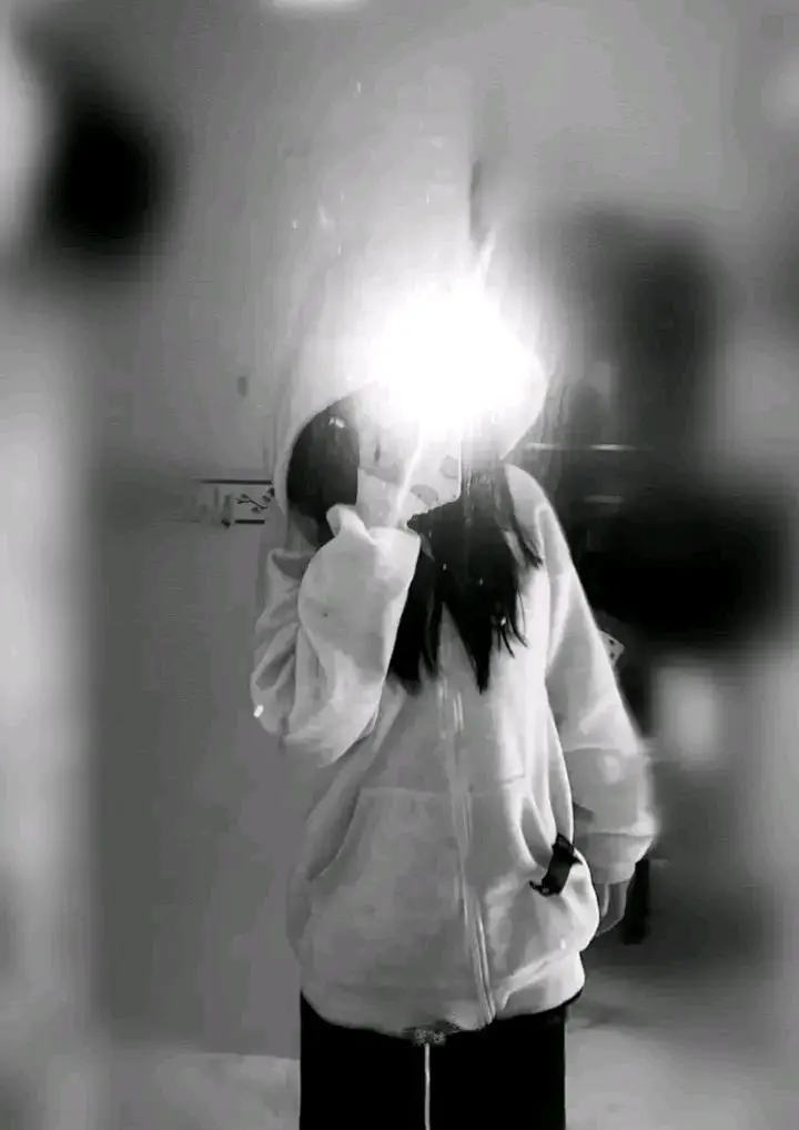 Gái Chụp Ảnh Trước Gương Tự Tin 42