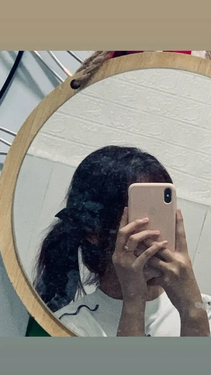 Gái Chụp Ảnh Trước Gương Tự Tin 46