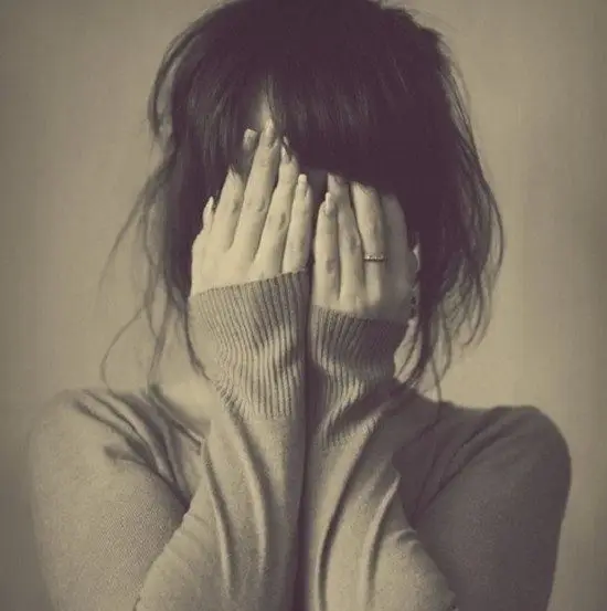 Gái Cô Đơn: Những Hình Ảnh Tuyệt Đẹp Về Nỗi Buồn 11