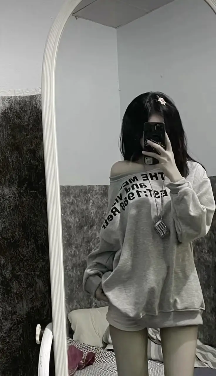Gái đẹp chụp hình với phong cách che mặt 9