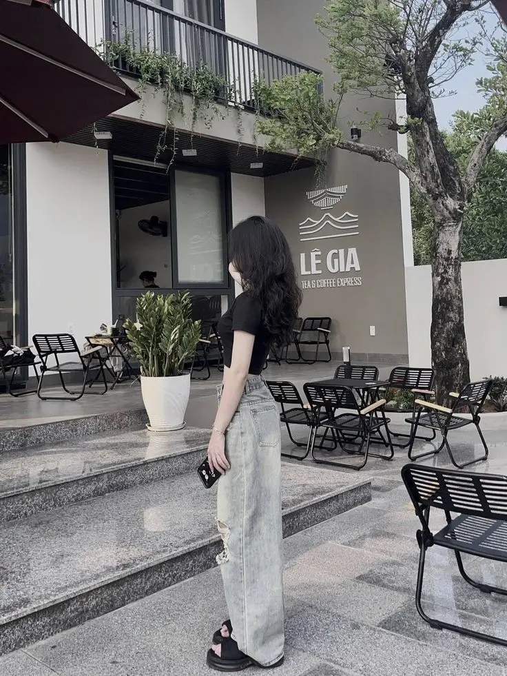 Gái đẹp chụp hình với phong cách che mặt 30
