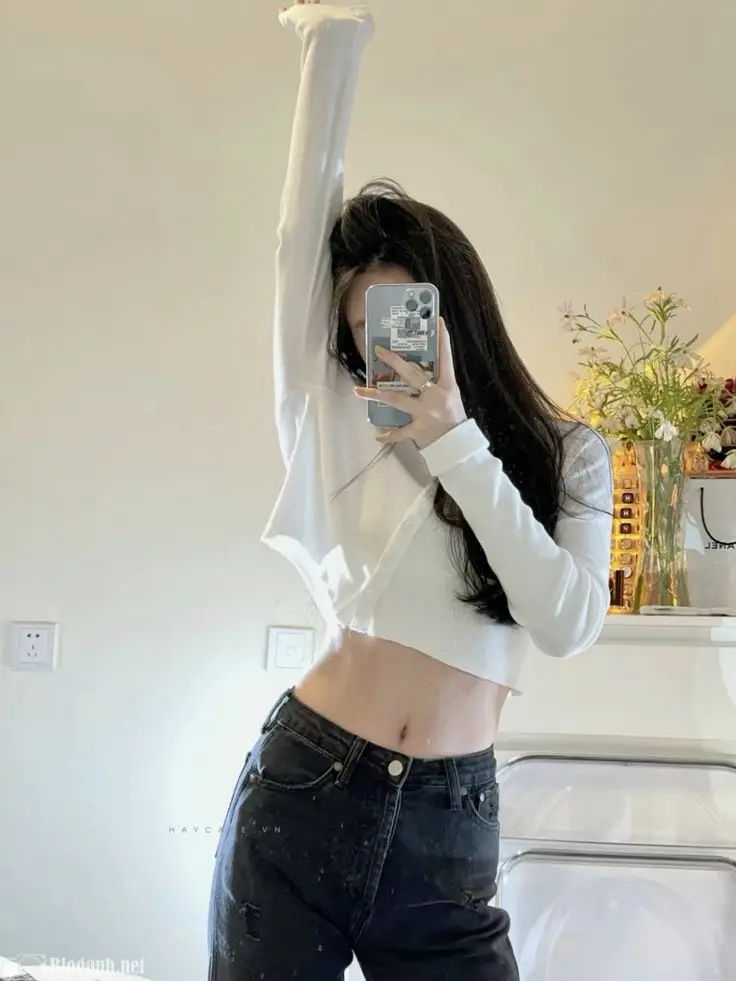 Gái đẹp chụp hình với phong cách che mặt 41