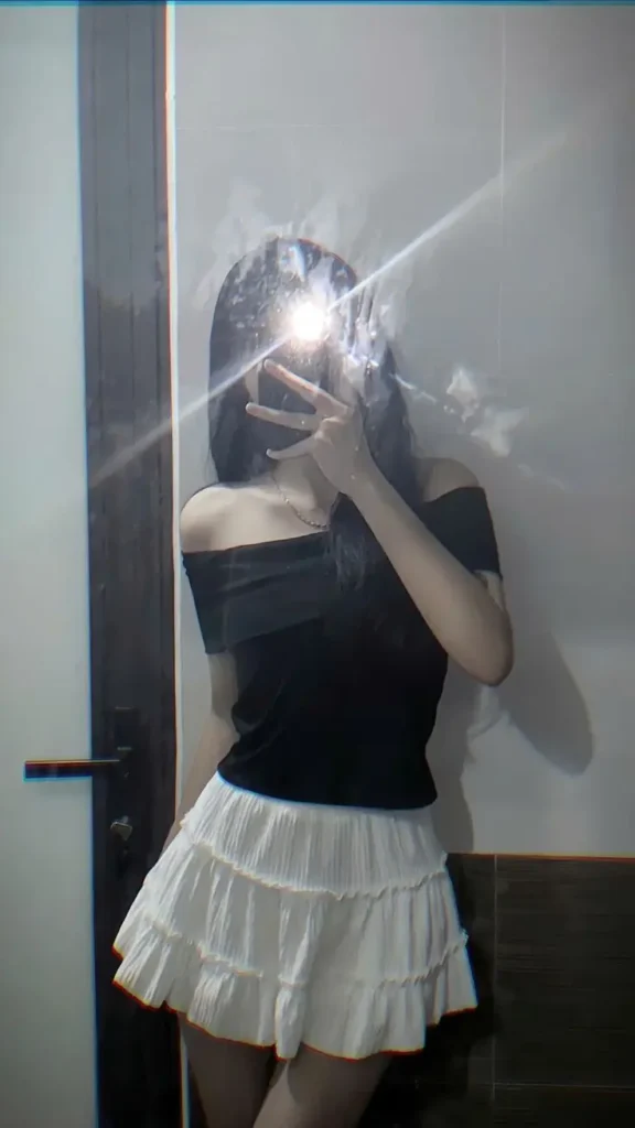 Gái đẹp chụp hình với phong cách che mặt 55