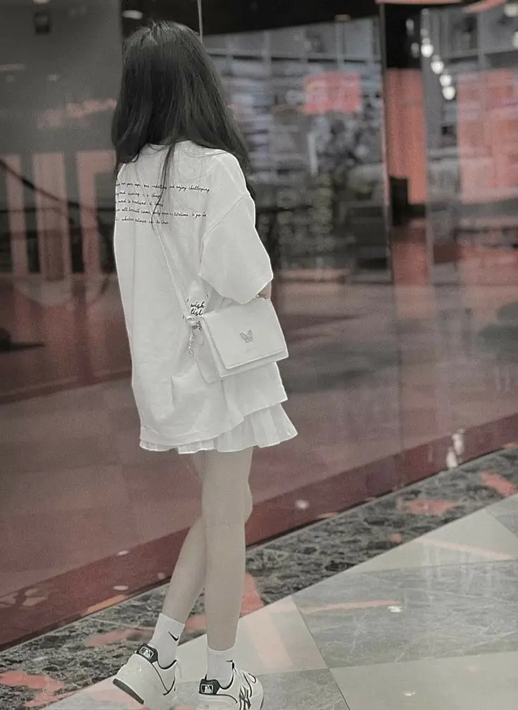 Gái Xinh Che Mặt: Ảnh Avatar Đẹp Cho Con Gái 28