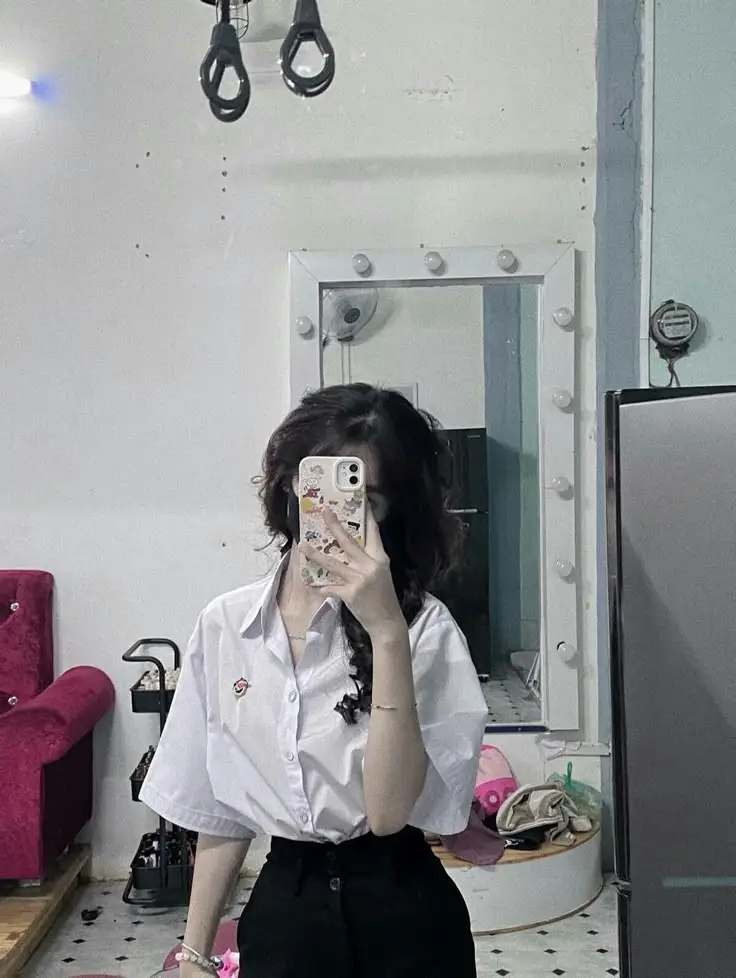 Gái Xinh Che Mặt: Ảnh Avatar Đẹp Cho Con Gái 40