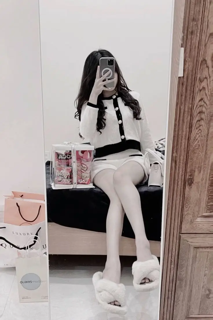 Gái Xinh Che Mặt Bằng Điện Thoại - Xu Hướng Mới Trong Thế Giới Ảnh 8