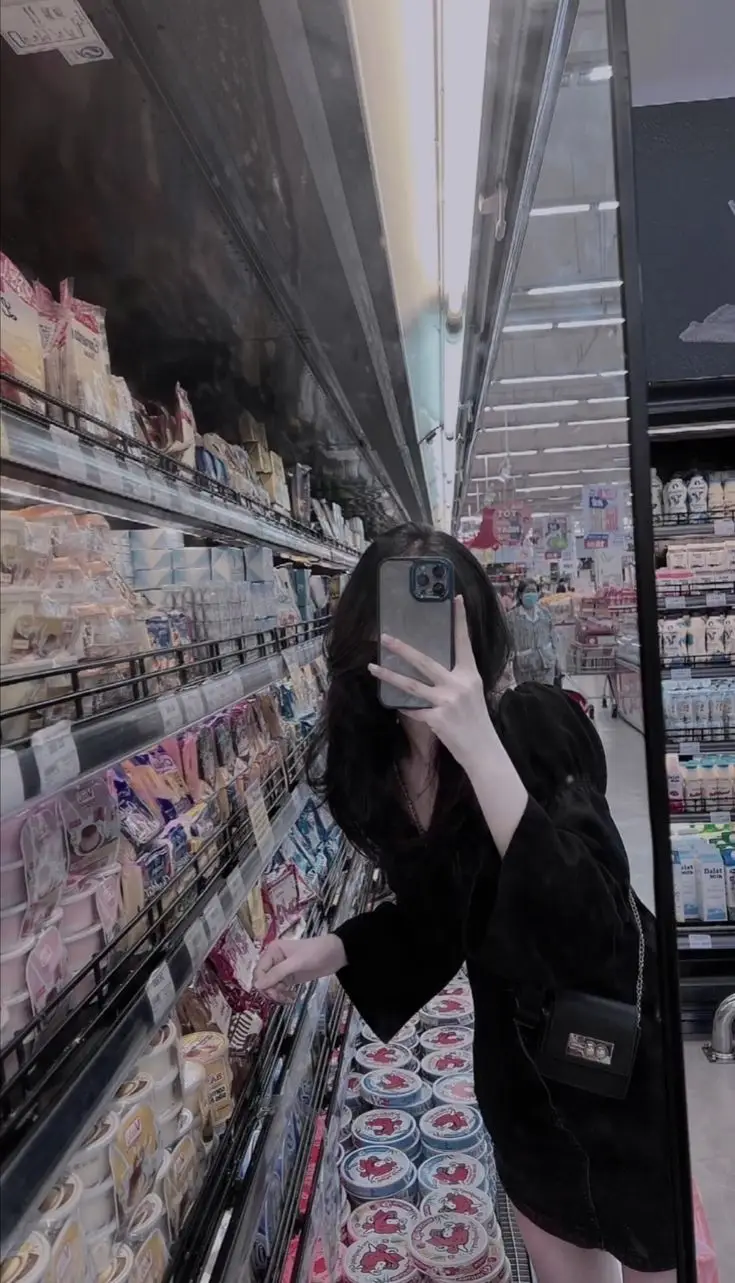 Gái Xinh Che Mặt Bằng Điện Thoại - Xu Hướng Mới Trong Thế Giới Ảnh 9