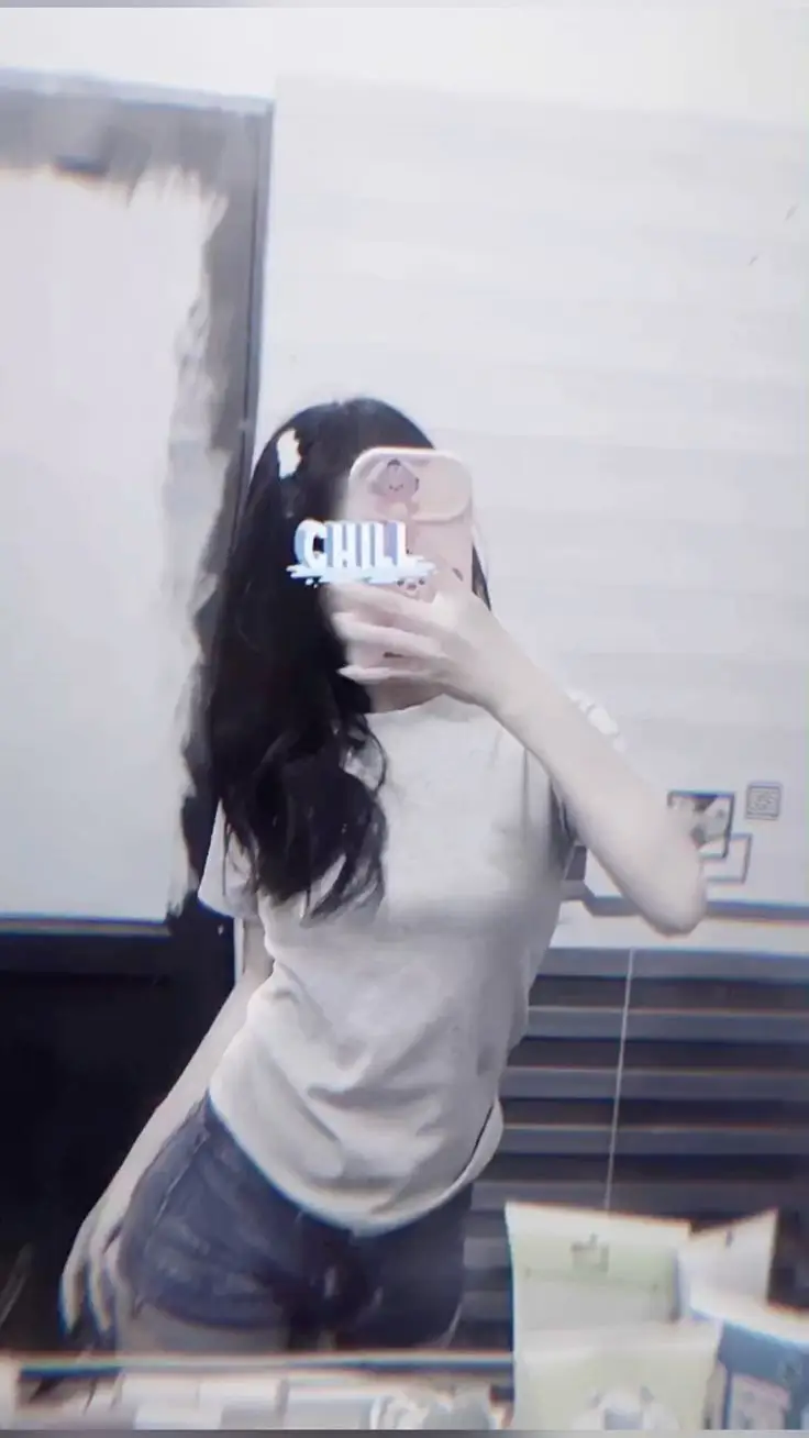 Gái Xinh Che Mặt Bằng Điện Thoại - Xu Hướng Mới Trong Thế Giới Ảnh 15