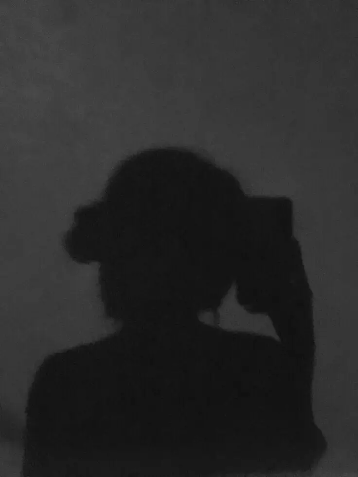 Gái Xinh Che Mặt Bằng Điện Thoại - Xu Hướng Mới Trong Thế Giới Ảnh 21