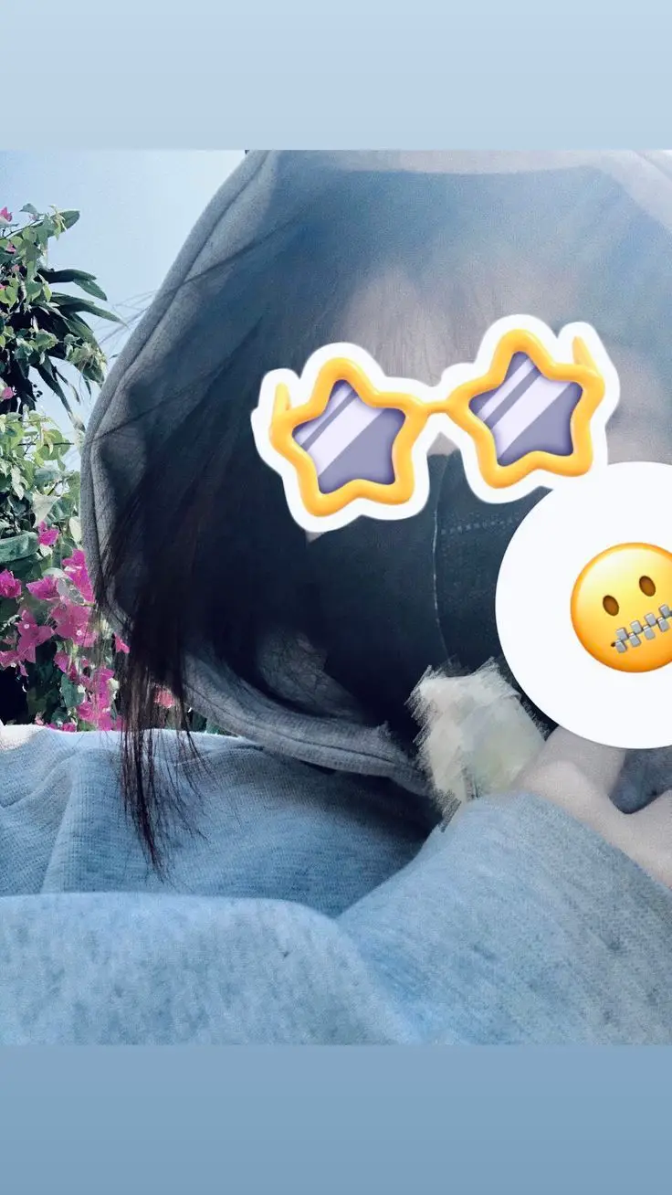 Gái Xinh Che Mặt Bằng Điện Thoại - Xu Hướng Mới Trong Thế Giới Ảnh 41