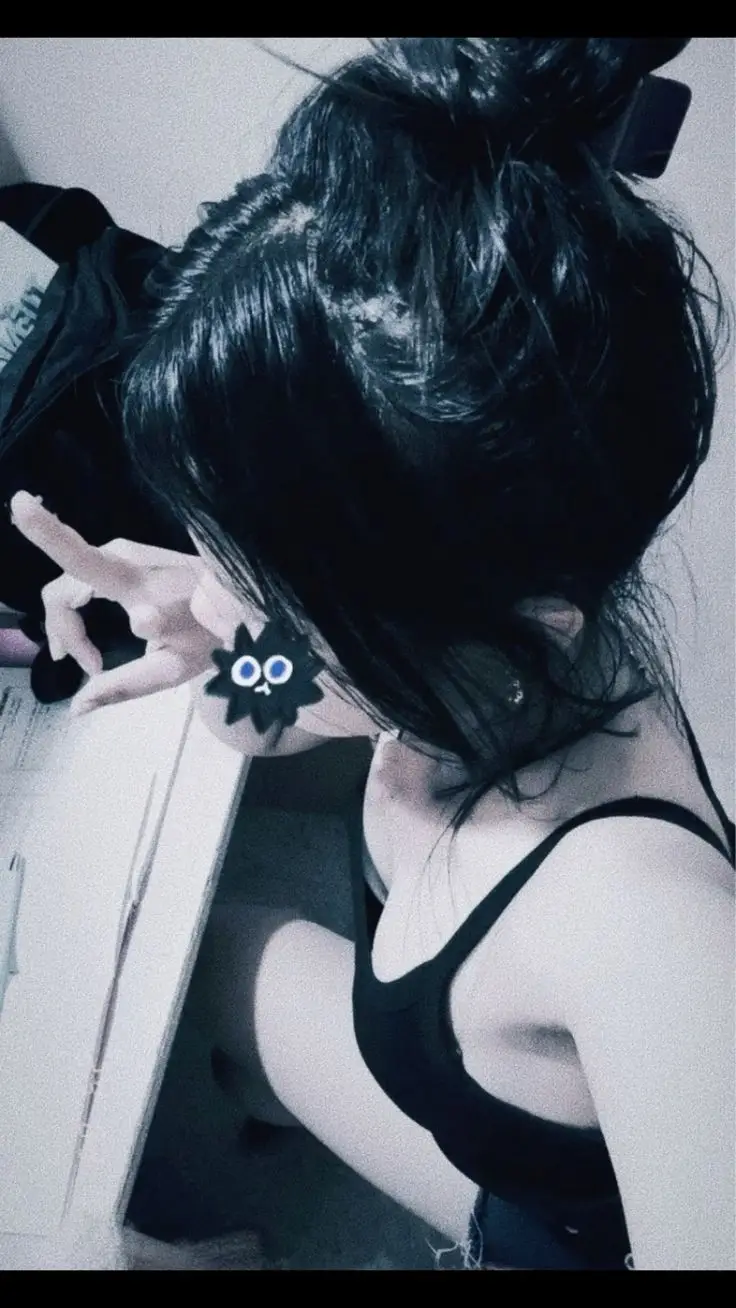 Gái Xinh Che Mặt Tóc Ngắn: Một Phong Cách Thú Vị 10