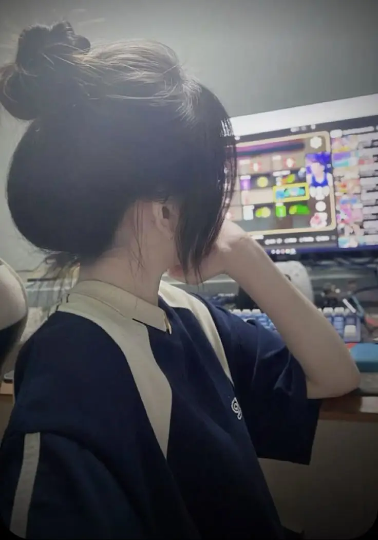 Gái Xinh Che Mặt Tóc Ngắn: Một Phong Cách Thú Vị 11