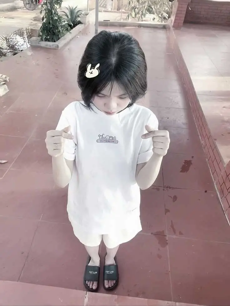 Gái Xinh Che Mặt Tóc Ngắn: Một Phong Cách Thú Vị 16